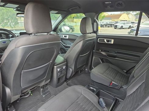 Used 2020 Ford Explorer XLT w/ Comfort Package image 16
