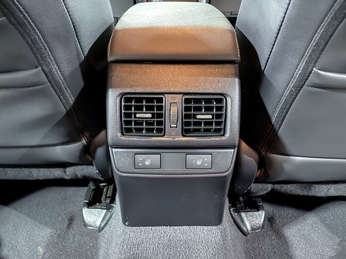 Used 2017 Subaru Outback 2.5i Limited image 34