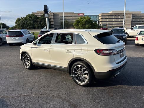 Used 2023 Lincoln Nautilus Reserve AWD/4WD image 5