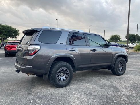 Used 2018 Toyota 4Runner SR5 RWD image 5