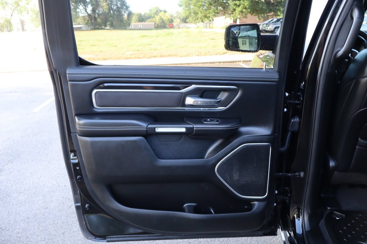 Used 2019 RAM 1500 Laramie w/ Sport Appearance Package AWD/4WD image 24