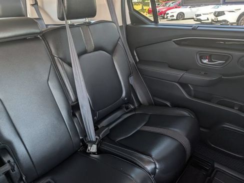 Used 2025 Honda Pilot EX-L image 39