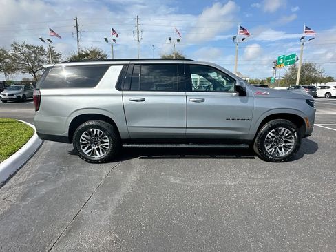 Used 2025 Chevrolet Suburban Z71 image 5