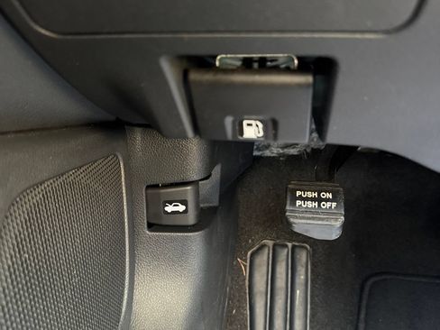 Used 2025 Nissan Altima 2.5 SV FWD image 21