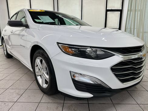 Used 2023 Chevrolet Malibu LS FWD image 2