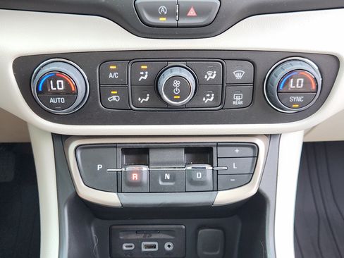 Used 2024 GMC Terrain Denali w/ Denali Premium Package AWD/4WD image 20