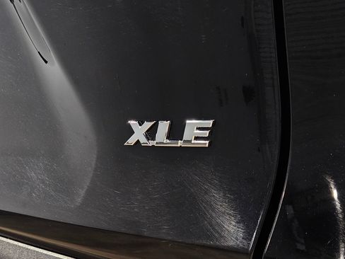 Used 2024 Toyota RAV4 XLE FWD image 38