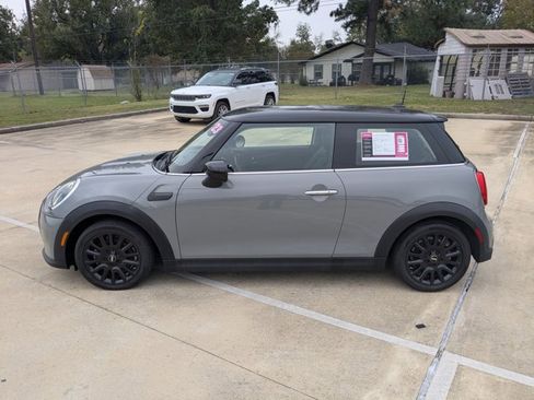 Used 2023 MINI Cooper 2-Door Hardtop image 9