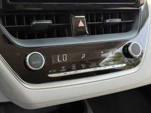 Used 2025 Toyota Corolla LE FWD image 20