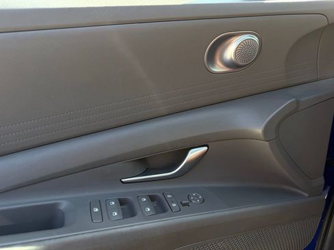 Used 2023 Hyundai Elantra SEL w/ Preferred Accessory Package image 17