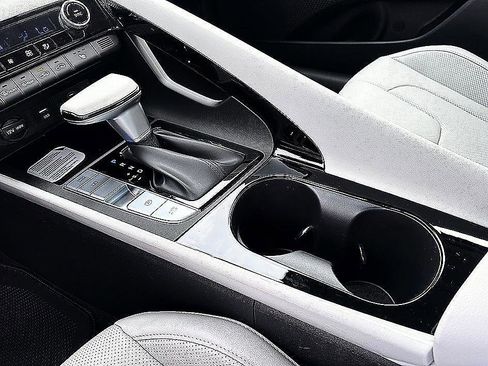 New 2026 Hyundai Elantra Limited FWD image 9