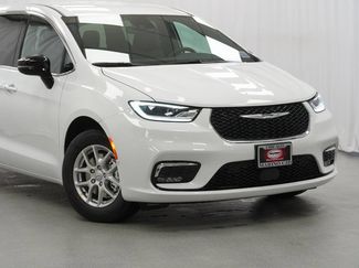 New 2026 Chrysler Pacifica Select FWD video 3