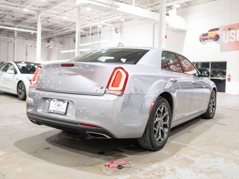 Used 2018 Chrysler 300 S w/ 300S Premium Group AWD/4WD image 7
