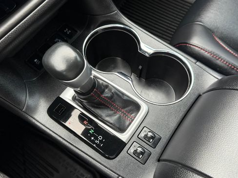 Used 2019 Toyota Highlander SE w/ Nightshade Edition image 18