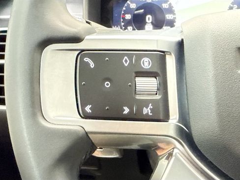 Used 2024 Land Rover Discovery Dynamic SE AWD/4WD image 11