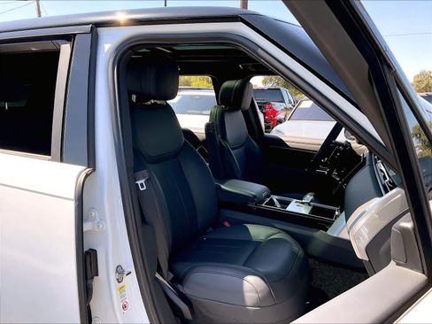 Used 2025 Land Rover Range Rover SE AWD/4WD image 7