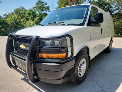 Used 2018 Chevrolet Express 2500 w/ Driver Convenience Package image 3