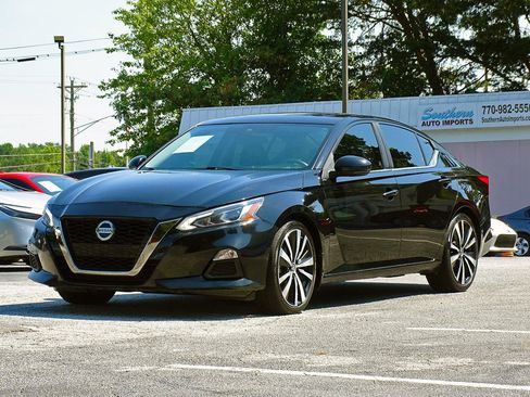 Used 2020 Nissan Altima 2.5 SR w/ Premium Package FWD image 7