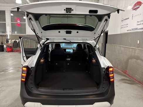 New 2025 Nissan Kicks SR image 16