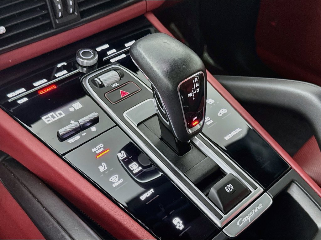 Used 2023 Porsche Cayenne AWD/4WD image 17