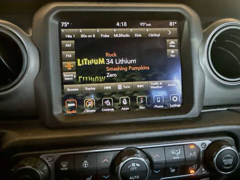 Used 2022 Jeep Wrangler Unlimited Sport w/ Sun And Sound Package AWD/4WD image 16