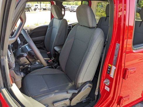 Certified 2025 Jeep Wrangler Unlimited Sahara AWD/4WD image 36