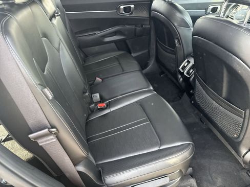 Used 2024 Kia Sorento S image 13