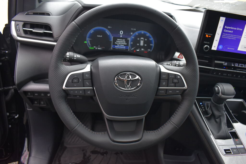 Certified 2025 Toyota Sienna Platinum AWD/4WD image 9
