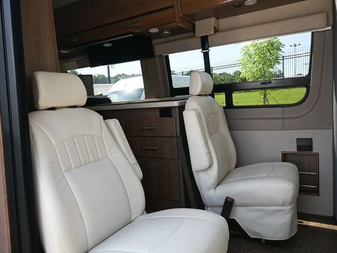 Used 2014 Mercedes-Benz Sprinter 3500 image 23