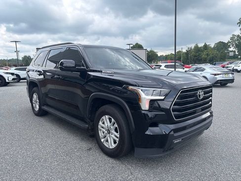 Used 2025 Toyota Sequoia SR5 RWD image 11