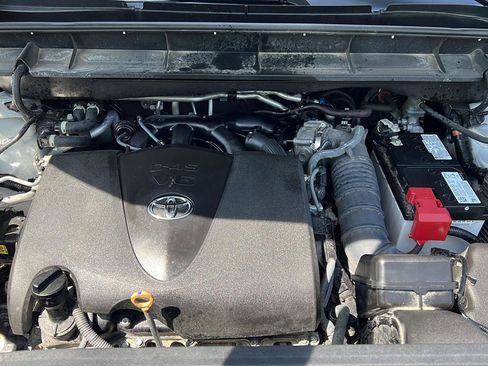 Used 2022 Toyota Highlander XLE AWD/4WD image 25