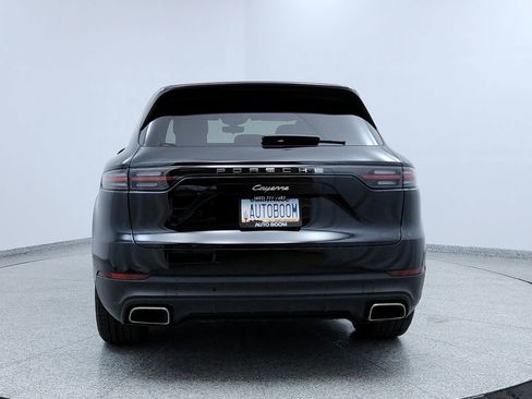 Used 2021 Porsche Cayenne w/ Driver Memory Package image 4