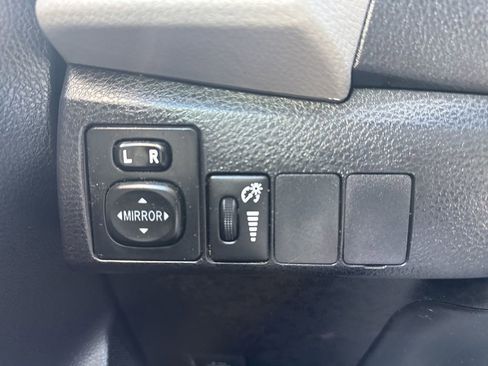Used 2015 Toyota Corolla LE FWD image 12