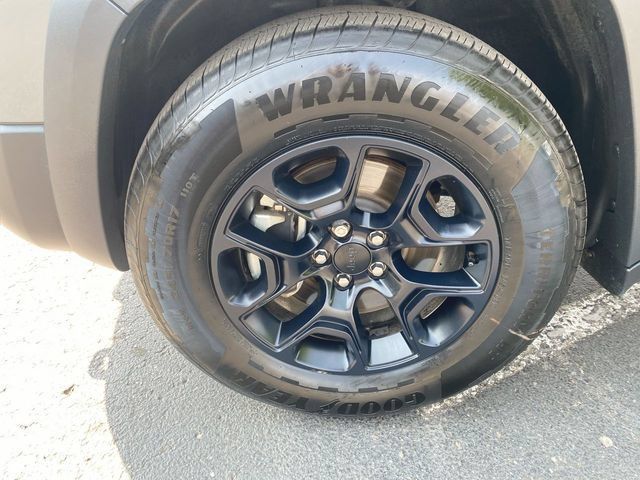 Used 2022 Jeep Cherokee Trailhawk w/ Sound & Nav Group AWD/4WD image 10