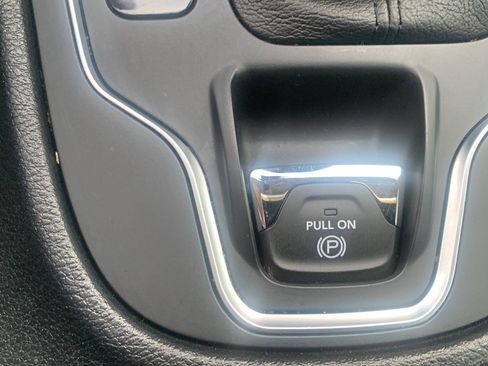 Used 2020 Jeep Cherokee Latitude Plus image 13