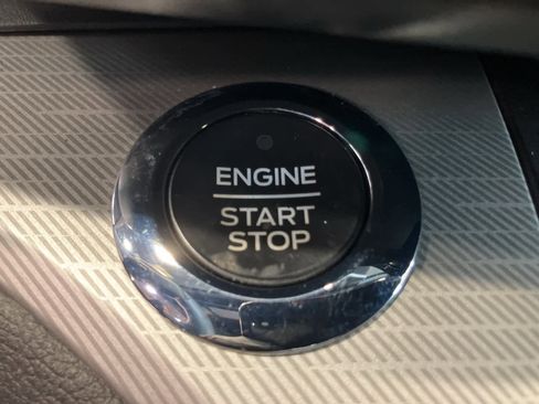 Used 2020 Ford Explorer XLT w/ Comfort Package image 16