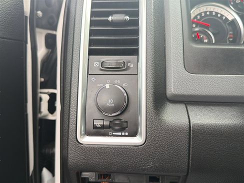 Used 2018 RAM 1500 Big Horn AWD/4WD image 25
