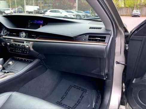 Used 2017 Lexus ES 350 w/ Luxury Package FWD image 16