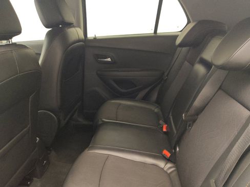 Used 2019 Chevrolet Trax LT w/ LT Convenience Package FWD image 18