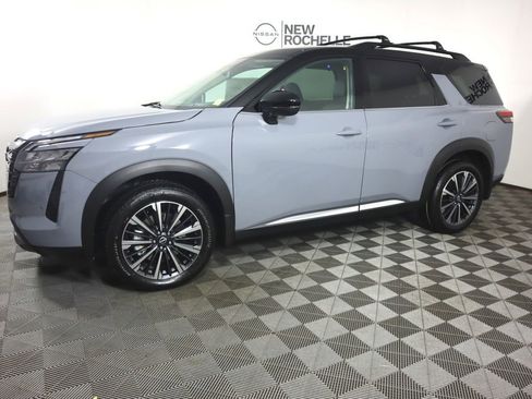 New 2026 Nissan Pathfinder Platinum image 4