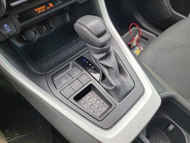 Used 2022 Toyota RAV4 LE FWD image 19