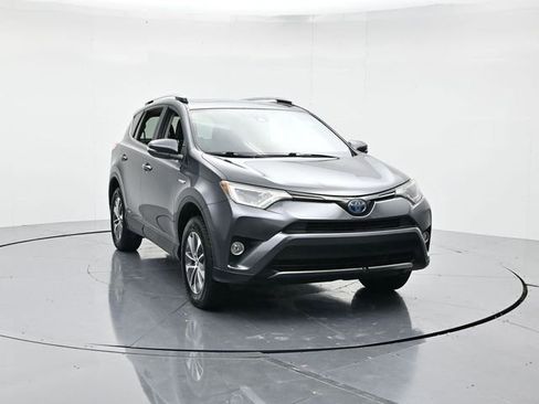 Used 2018 Toyota RAV4 XLE image 4
