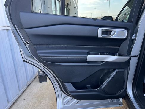 Used 2022 Ford Explorer Limited w/ Limited Technology Package image 30