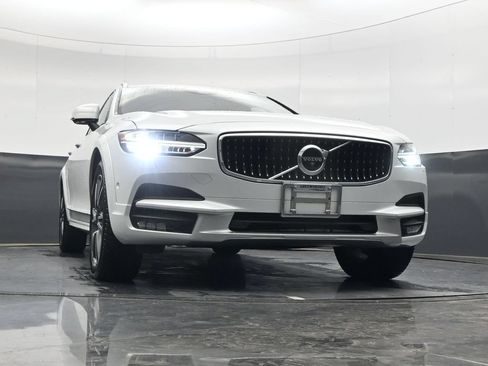 Used 2018 Volvo V90 T6 Cross Country w/ Convenience Package AWD/4WD image 29