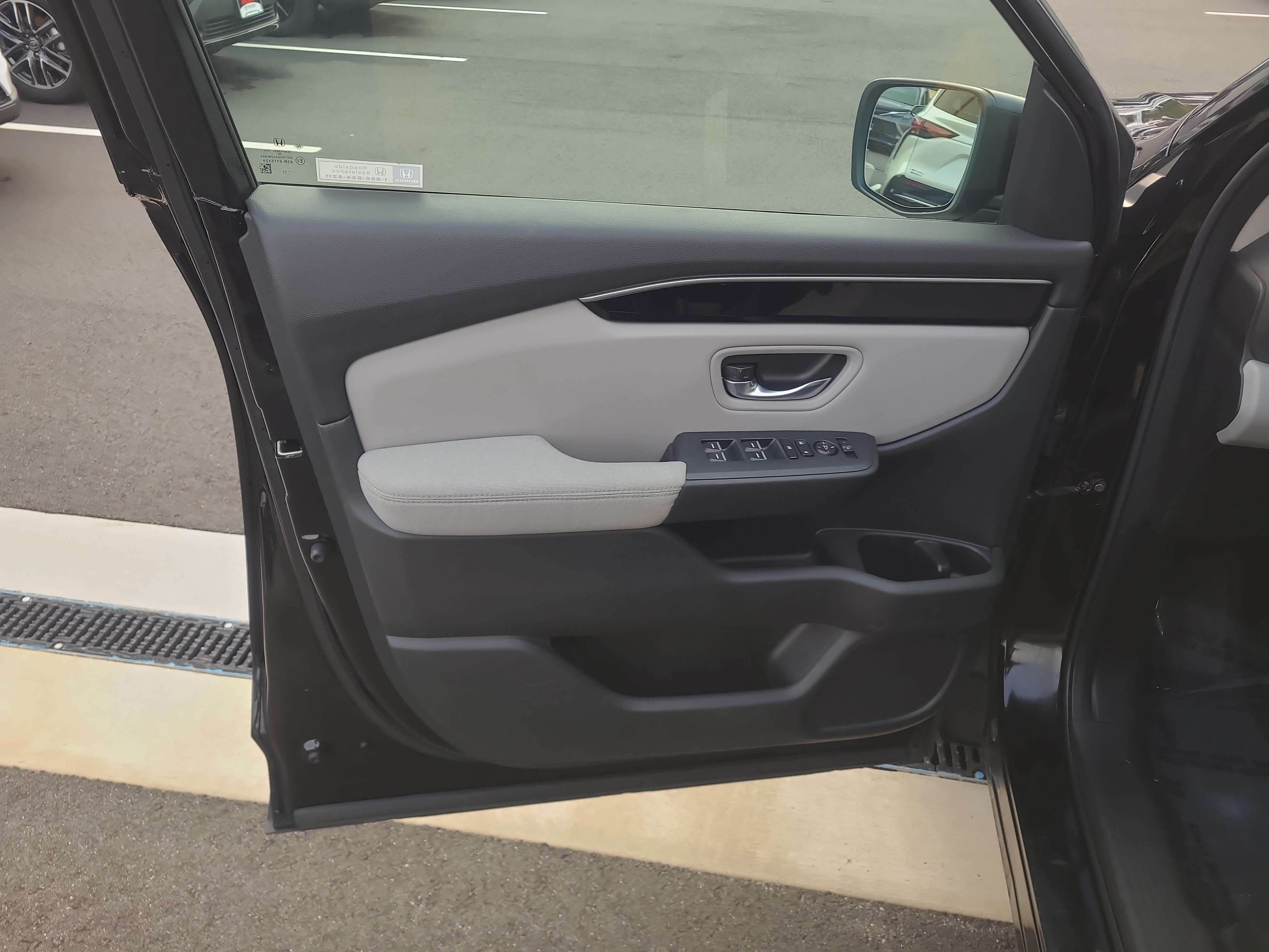 Used 2023 Honda Pilot LX image 14