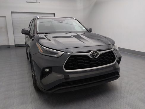 Used 2021 Toyota Highlander XLE image 14
