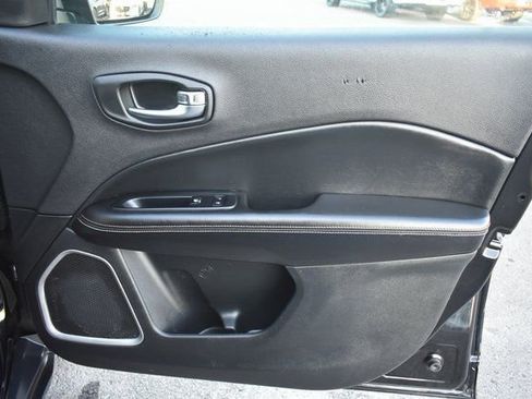 Used 2020 Jeep Compass Latitude AWD/4WD image 35