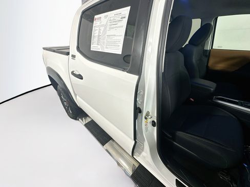 Used 2020 Toyota Tacoma SR5 RWD image 27