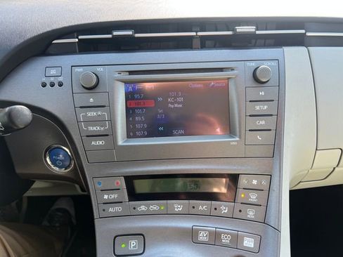 Used 2015 Toyota Prius Two image 20