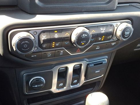 Used 2021 Jeep Wrangler Sport S image 26